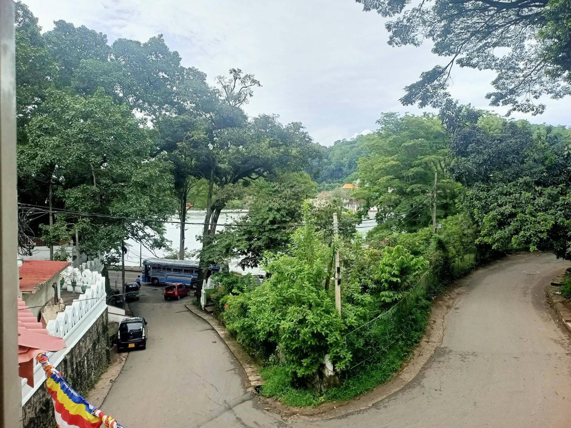 Tenshin Residance. Kandy Kamer foto